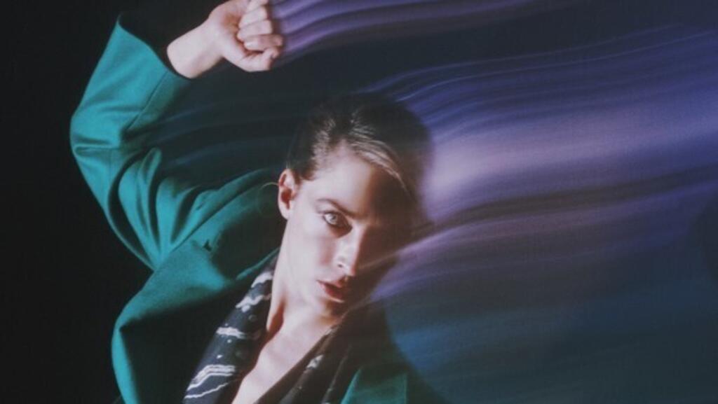 Flora Fishbach, «Val Synth».