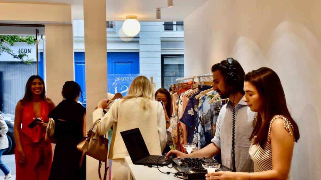 A pop-up da Aysu Concept, loja efêmera abertura em Paris durante o verão europeu, serviu de laboratório para que as jovens de Recife pudessem aprimorar a ideia do projeto e pensar nos passos futuros do coletivo feminino.