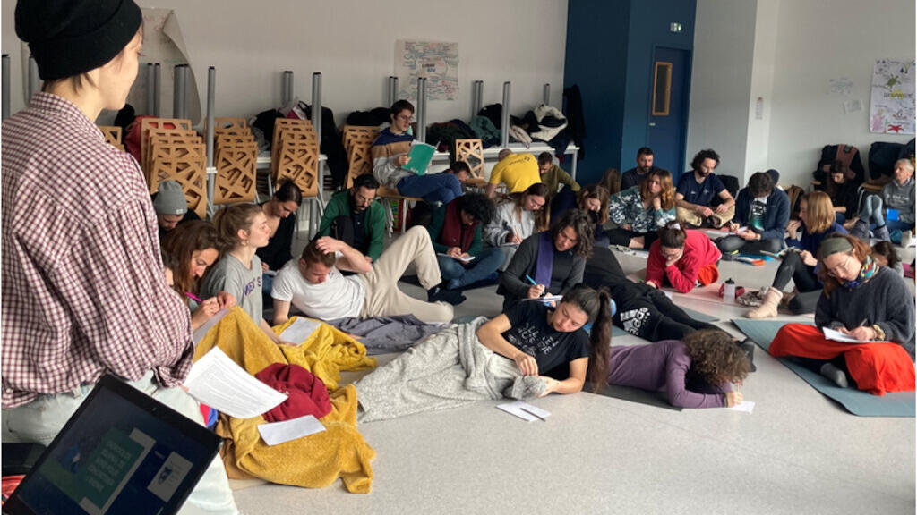 Une séance de l’atelier contre l’éco-anxiété à l’ENSAT, Toulouse (France), mars 2023.