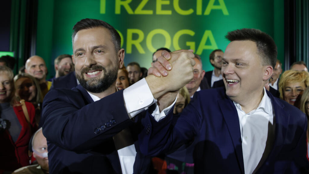 Wladyslaw Kosiniak-Kamysz, stânga, și Szymon Holownia, liderii formațiunii A treia cale