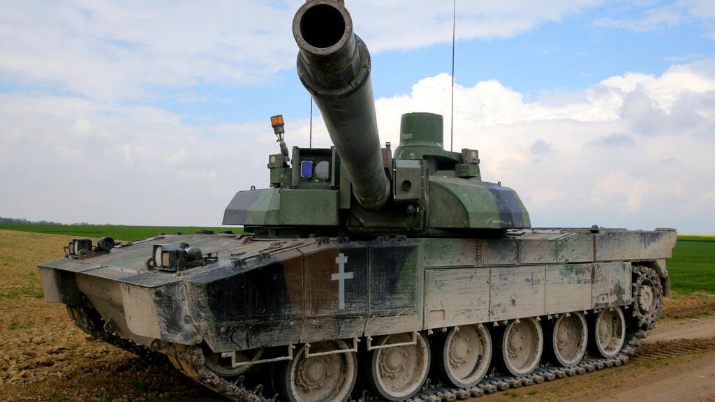 Un char Leclerc lors d'une manœuvre militaire, le 1er mai 2023.