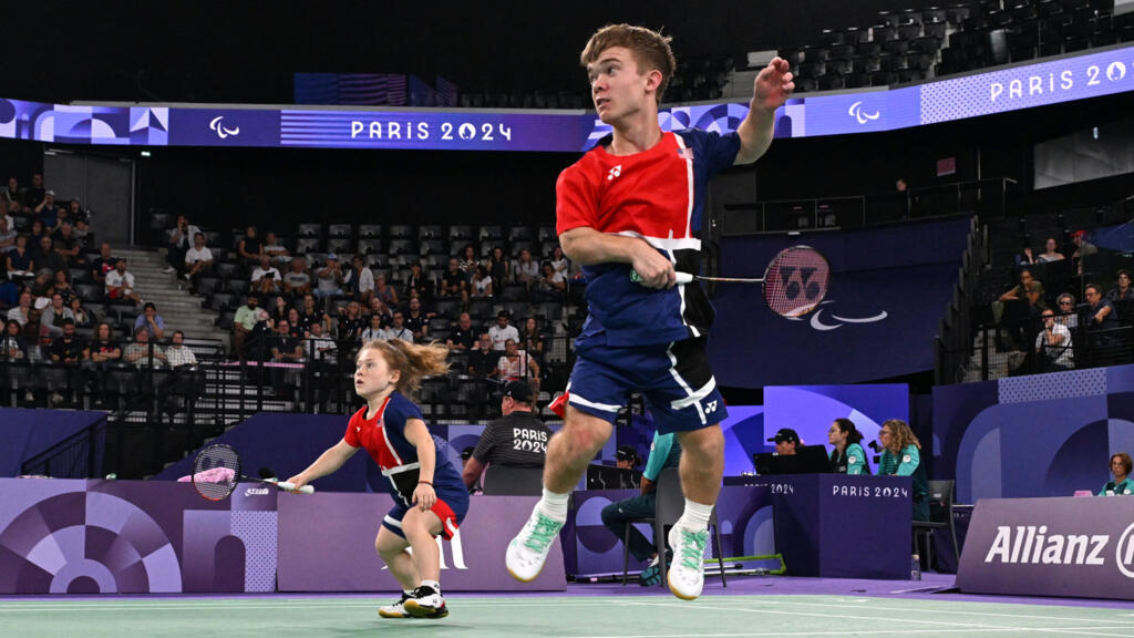 Les Américains Miles Krajewski et Jayci Simon médaillés d'or au badminton double mixte SH6 aux Jeux paralympiques de Paris 2024, 2 septembre 2024.