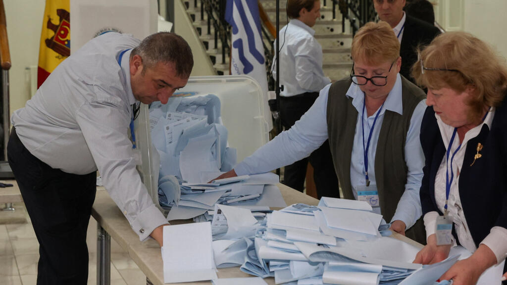 Élections en Moldavie: le PAS pro-européen en tête, le Bloc patriotique pro-russe en seconde position