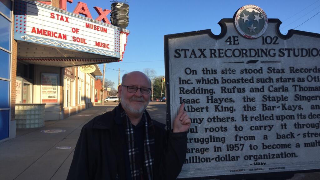 Tim Sampson devant le musée Stax à Memphis.