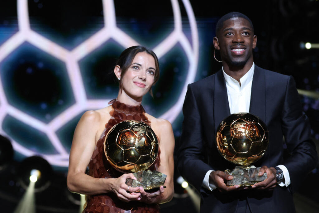 Aitana Bonmatí e Ousmane Dembélé são escolhidos os melhores jogadores de futebol da temporada 2024/25 e recebem os troféus Bola de Ouro.