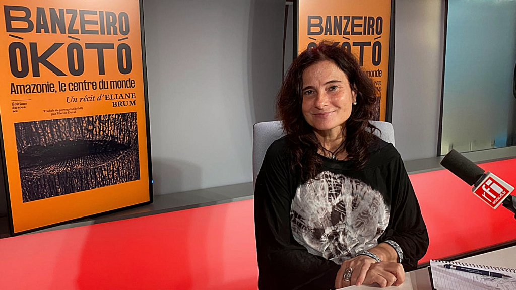 A jornalista, escritora e ativista ambiental Eliane Brum que acaba de lançar em Paris a tradução em francês de seu livro “BANZEIRO ÒKÒTÓ - Uma viagem à Amazônia Centro do Mundo”, que documenta a luta contra a destruição ambiental na região, publicado originalmente no Brasil pela Companhia das Letras, em 2021.