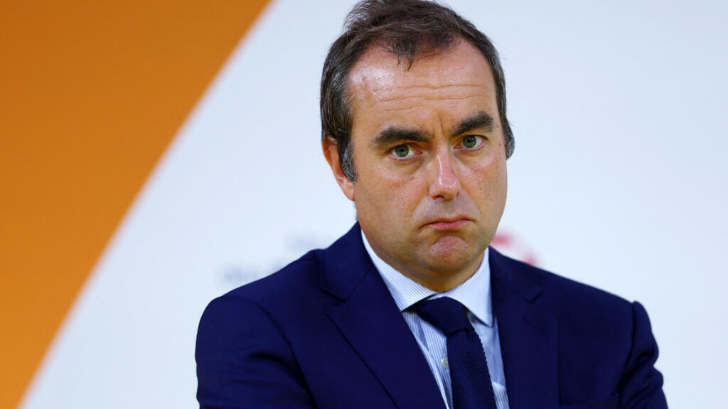 Franţa: Numirea lui Sébastien Lecornu ca premier, criticată de opoziţii care evocă „ultimul cartuş al macronismului” şi denunţă o „comedie tristă”