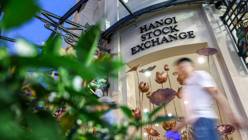 Sở giao dịch chứng khoán Hà Nội, Việt Nam, ngày 15/04/2025.