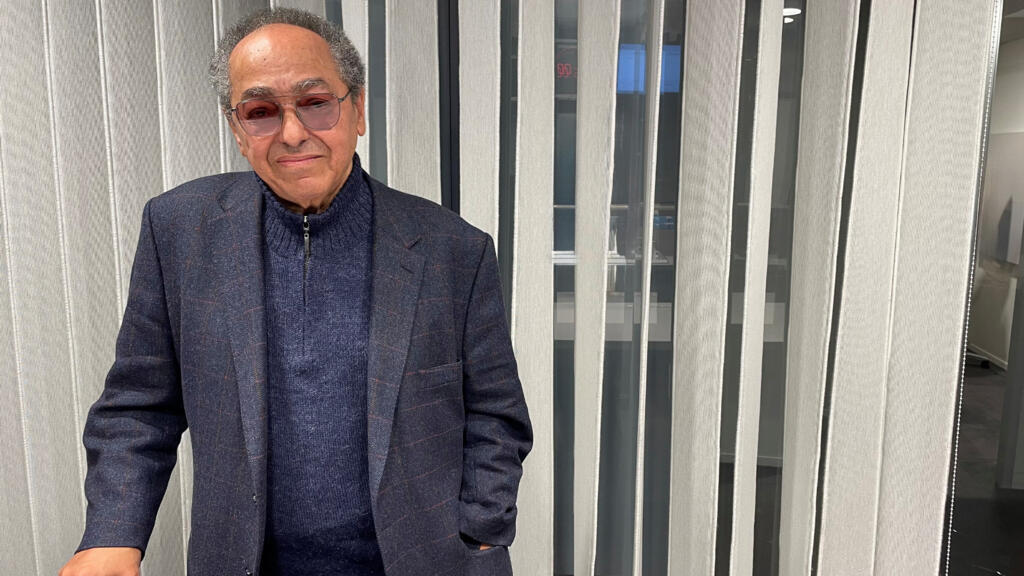 Alain Jean-Marie en studio à RFI.