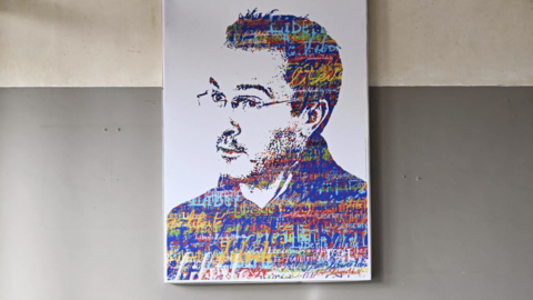 Retrato do professor francês Samuel Paty na escola Bois d'Aulne, em Conflans-Sainte-Honorine, na periferia de Paris. Foto de 16 de outubro de 2023.