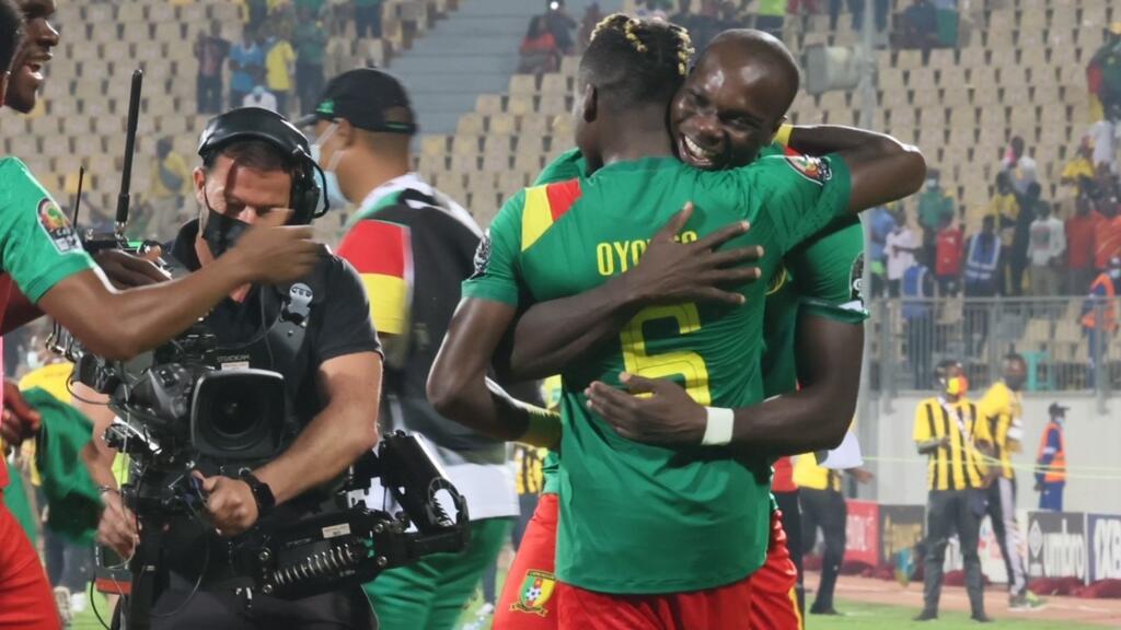 La joie des joueurs camerounais après leur victoire contre le Burkina Faso, lors de la petite finale de la CAN 2022, le 5 février, à Yaoundé, au Cameroun.