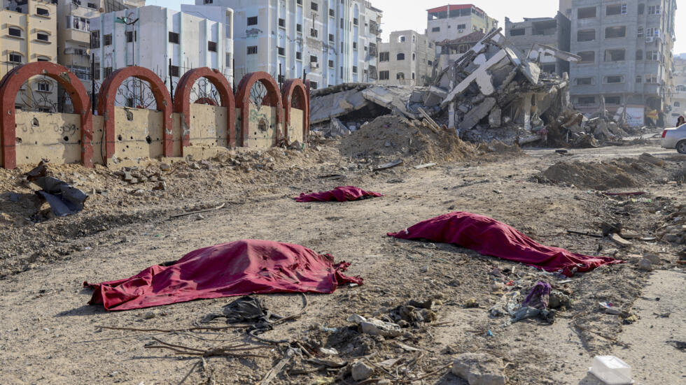 Miili ya Wapalestina baada ya mashambulizi ya Israel huko Gaza, Januari 2, 2024.