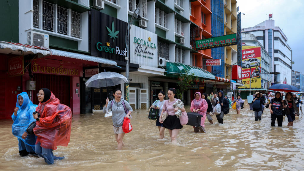 Thaïlande: à Hat Yai, les pluies diluviennes exceptionnelles ont pris de court les autorités