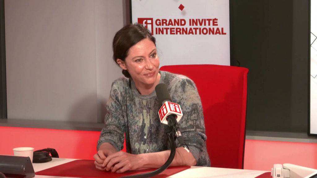 Anna Mouglalis, actrice, membre de l’association des acteur.ices, dans le studio de RFI, le 20 février 2024.