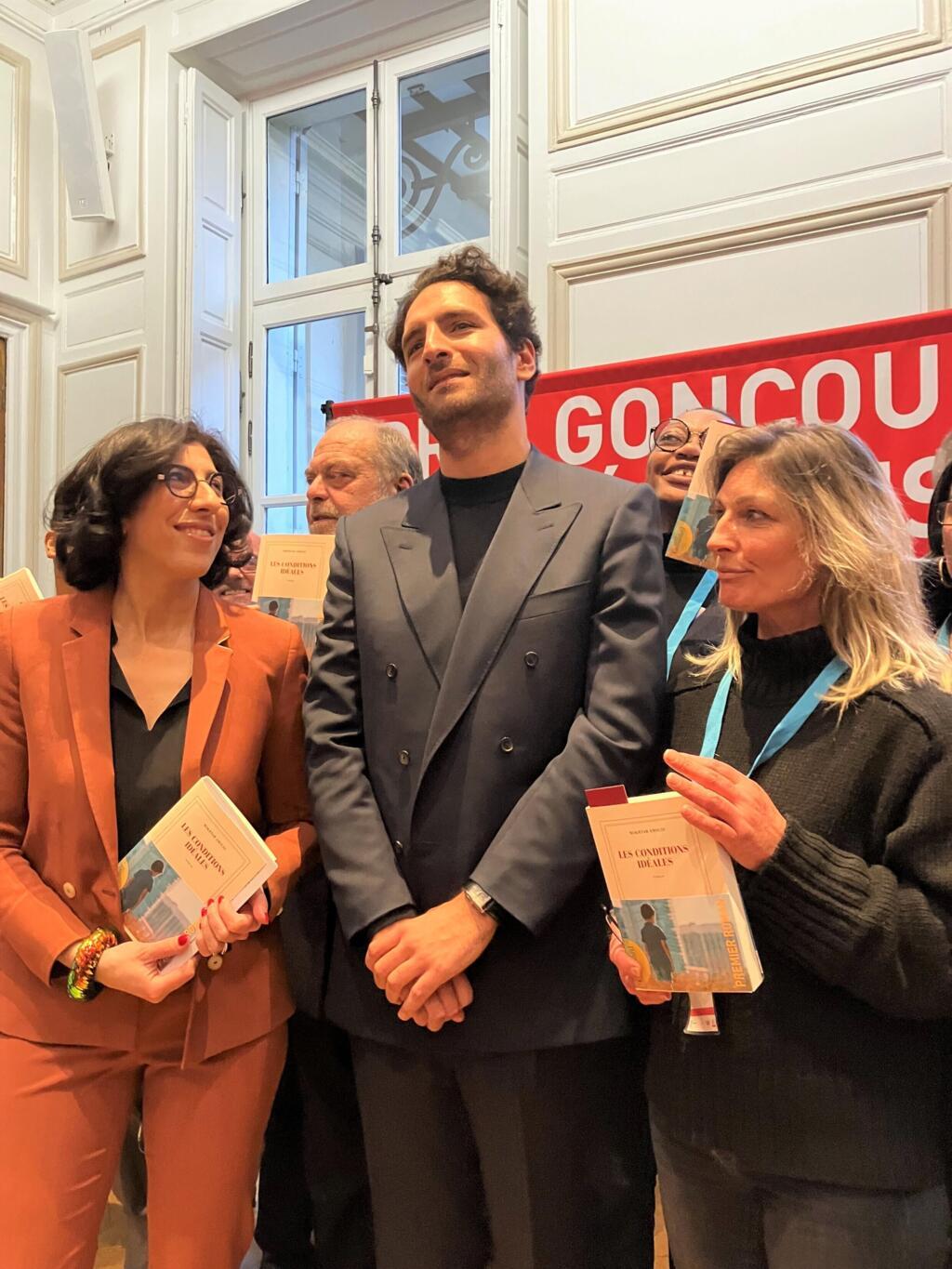 L'écrivain Mokhtar Amoudi, lauréat du Prix Goncourt des détenus 2023 lors de la cérémonie au CNL (novembre 2023)