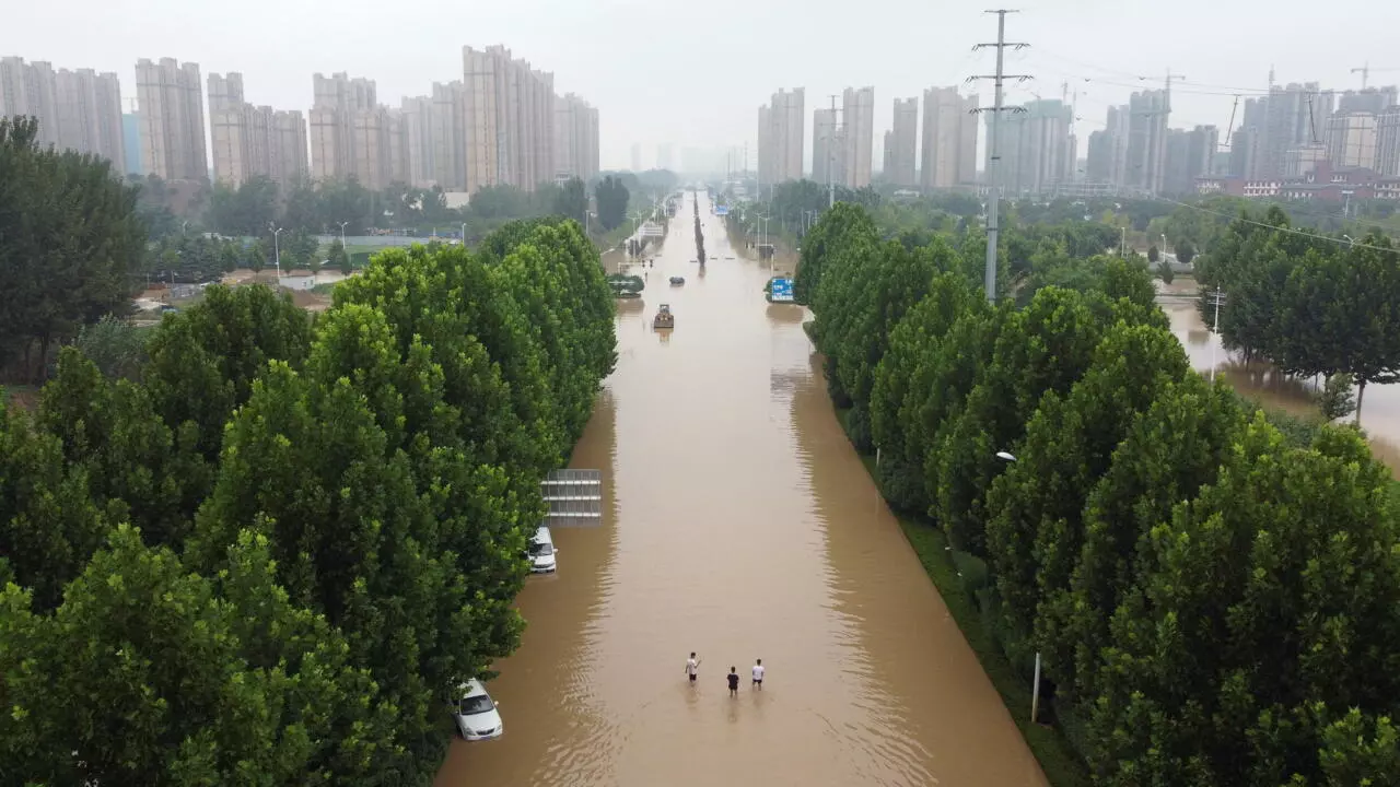 7月23日的郑州水灾街景俯瞰