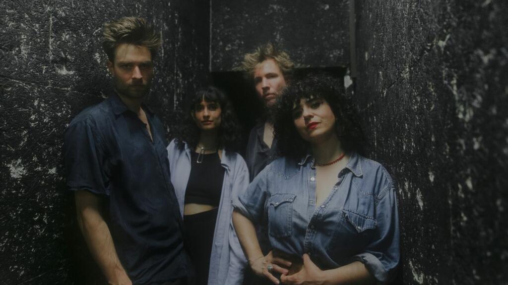 La chanteuse turco-néerlandaise Meral Polat et son groupe
