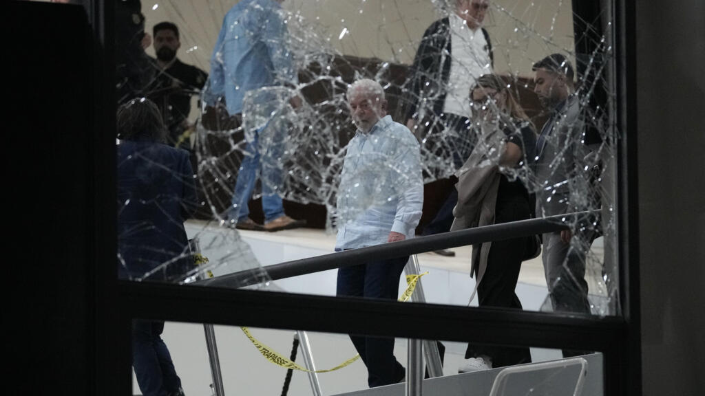 O rastro de destruição deixado por vândalos terroristas que invadiram os principais prédios da República Brasileira não ficará impune, prometem as autoridades.