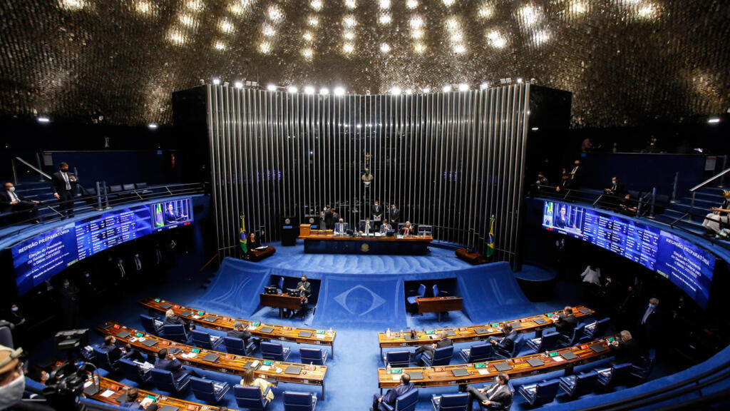 A CPI da Covid oferece à opinião pública um embate entre os senadores da oposição e independentes com os governistas.