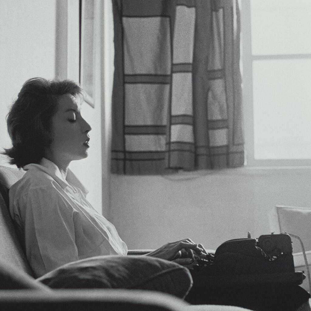 Para celebrar os 100 anos do nascimento da escritora brasileira Clarice Lispector, a mítica Éditions des Femmes lança uma caixa especial com a versão francesa de A paixão segundo GH e A Hora do Estrela.