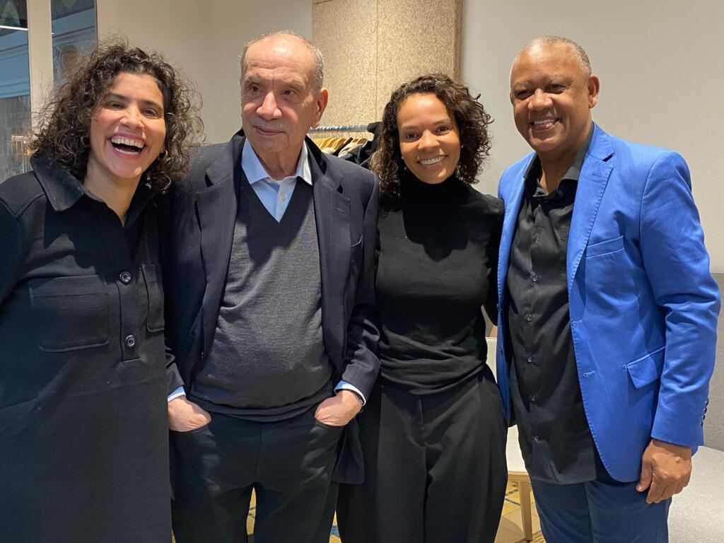 Da esquerda para a direita: Karina Tavares, diretora da Expo Favela, o senador Aloysio Nunes, da Apex, a chef Alessandra Montagne e o fundador da Cufa, Celso Athayde
