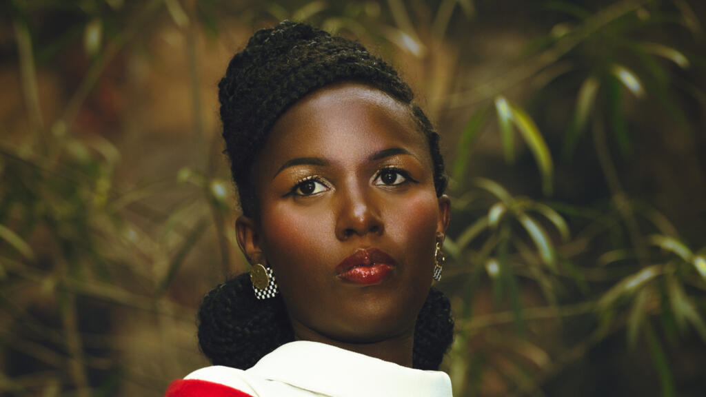 Le parcours musical de Bukuru, invité a découvrir un univers ou la beauté des mots se mêle  à la force des émotions, ou chaque chanson est un fenêtre ouverte sur l'âme rwandaise.