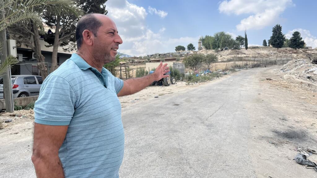 Ghassan Qararya, maire de Tarsala, future colonie de Sa-Nur, assiste impuissant à l’accaparement de terres par les colons israéliens avec l’aval des autorités israéliennes.