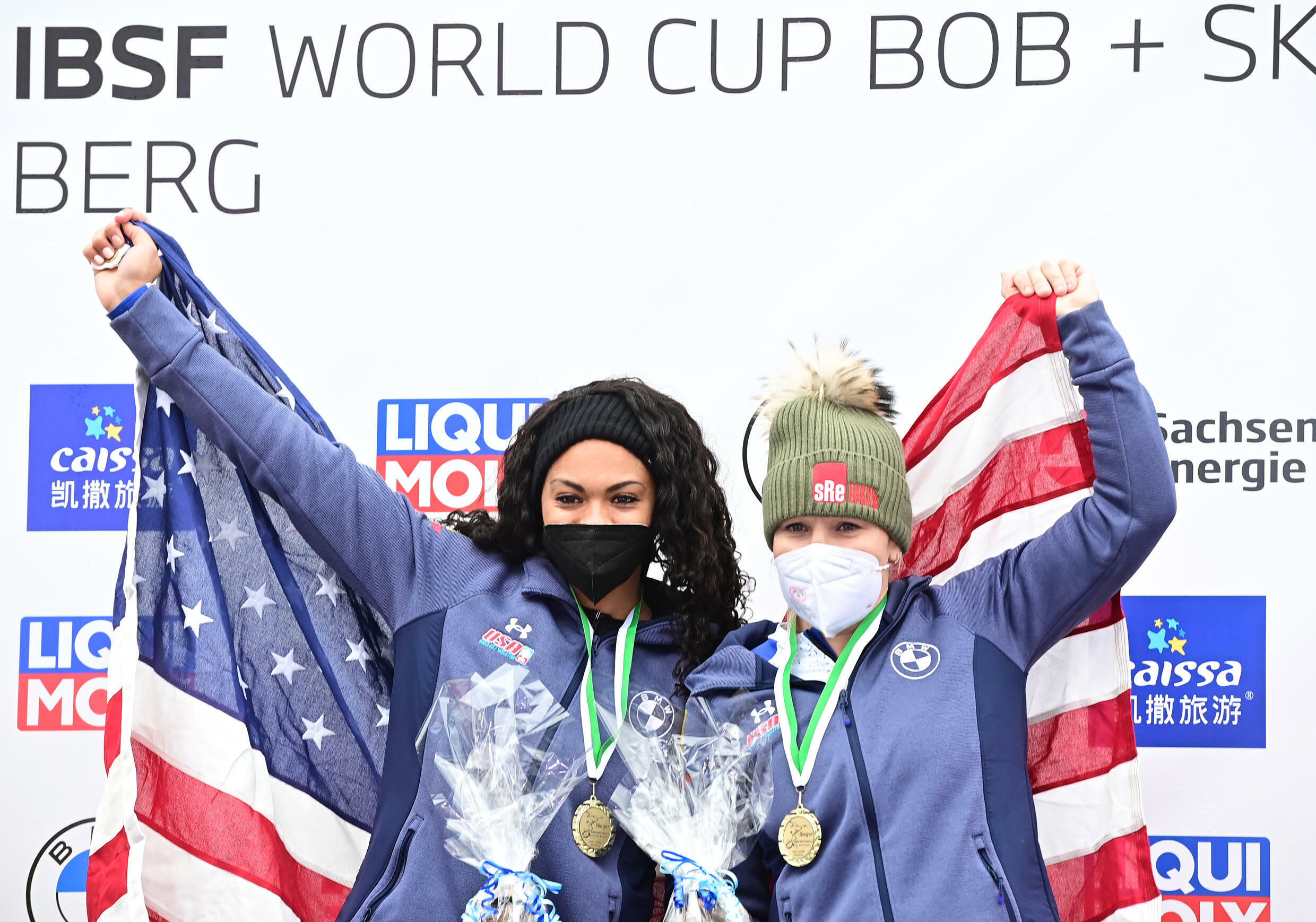 Geisha Love (left) and Kylie Humphries celebrate medals at the Women's Double Popsley Tournament on December 4, 2021 in Aldenberg, Germany