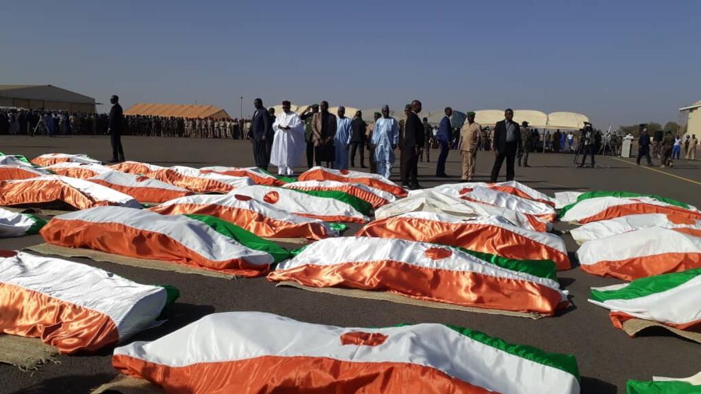 Le président Issoufou rend hommage aux soldats nigériens morts, lors de l’attaque d’Inates, le 13 décembre 2019.