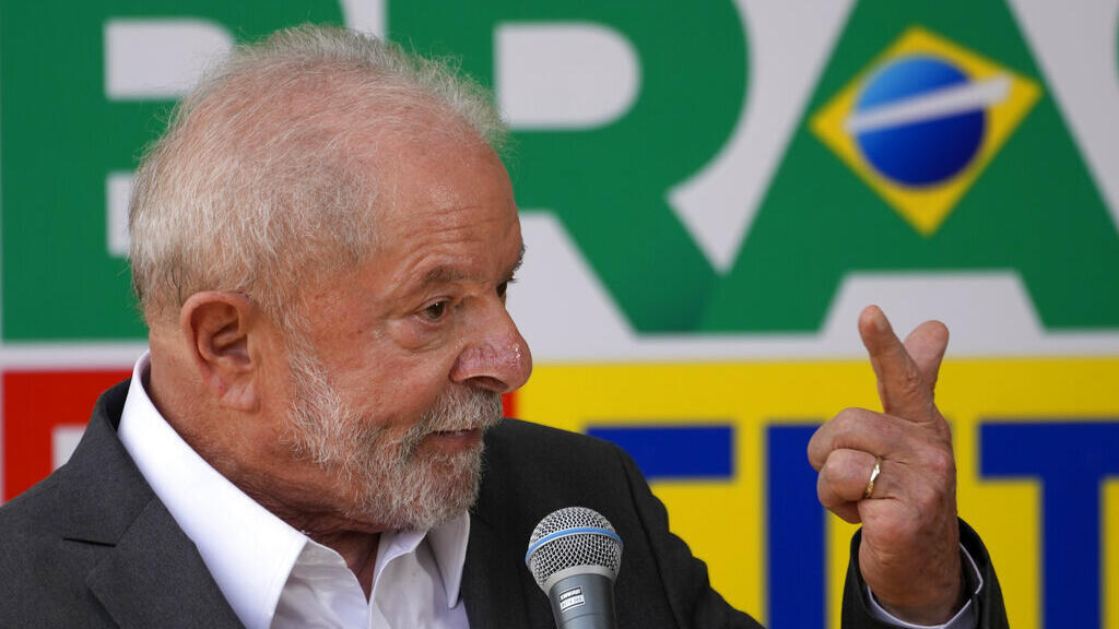 O presidente eleito brasileiro Luiz Inácio Lula da Silva dá uma entrevista coletiva na sede de sua equipe de transição em Brasília, Brasil, sexta-feira, 2 de dezembro de 2022.