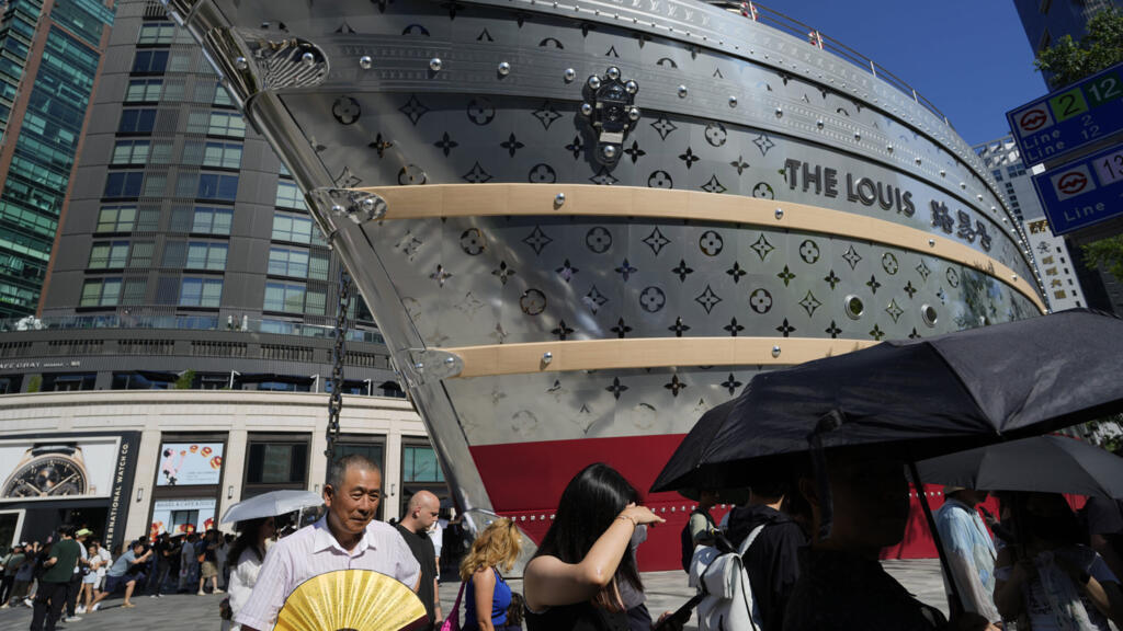 Les consommateurs de luxe en Chine reviennent, mais ils se tournent vers les marques chinoises