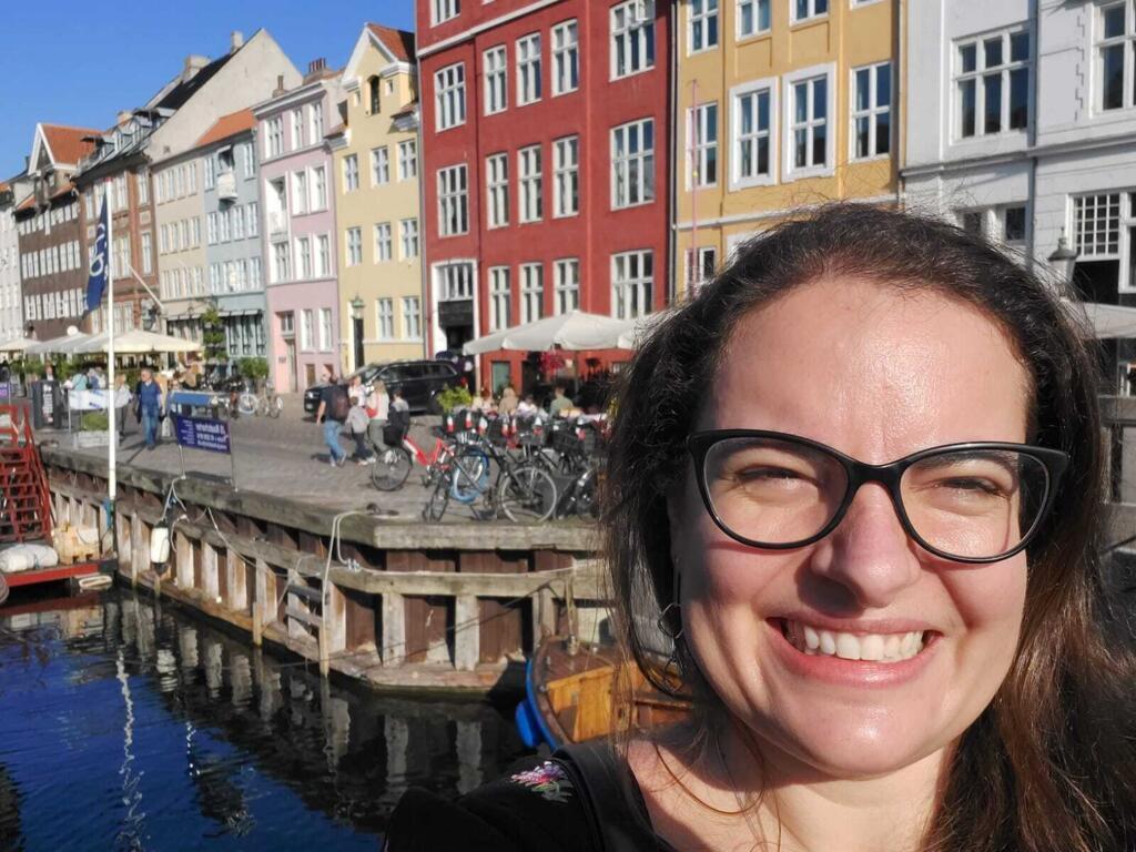 A professora universitária Bibiana Volkmer Martins acompanhou a rápida alta dos preços das passagens do Brasil para a Dinamarca, onde esteve em junho a trabalho.