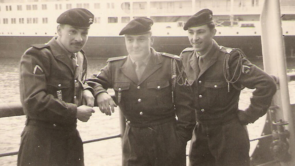 Bernard Le Mens et ses copains partent faire leur service militaire en Algérie en 1958.