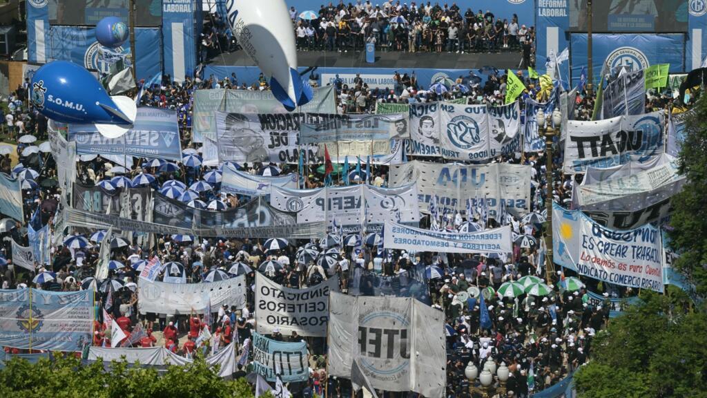 Argentina: Sindicatos movilizan a miles de personas contra la reforma laboral de Milei