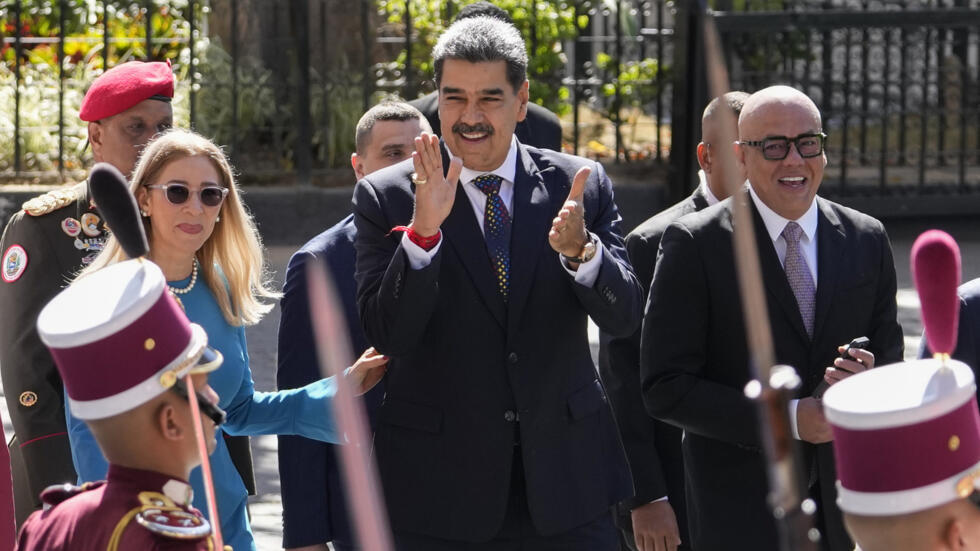 Rais wa Venezuela Nicolas Maduro, katikati, mkewe Cilia Flores, kushoto na Spika wa Bunge la taifa Jorge Rodriguez wakiwasili Bungeni kwa sherehe za kuapishwa kwa Maduro kwa muhula wa tatu huko Caracas, Venezuela, Ijumaa, Januari 10, 2025.