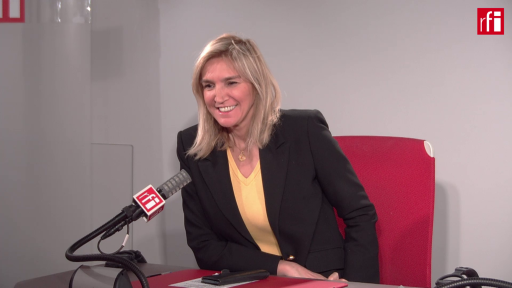 Agnès Evren, députée européenne Les Républicains et porte-parole de Valérie Pécresse, dans le studio de RFI, le 1er avril 2022.