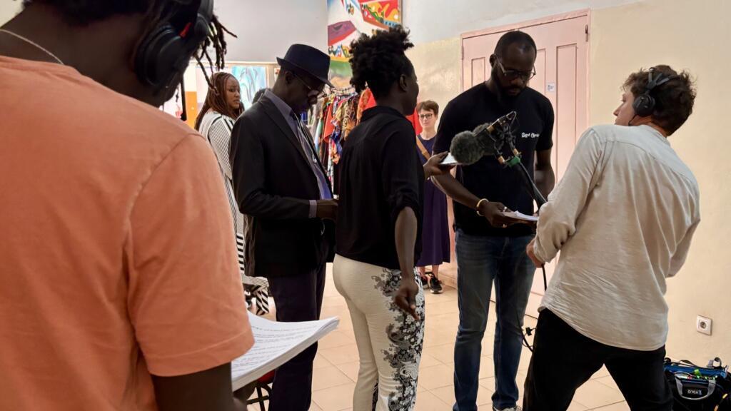 Tournage du podcast «Kalep» tiré du roman Terre Ceinte de Mohamed Mbougar Sarr à Dakar en mai 2025.