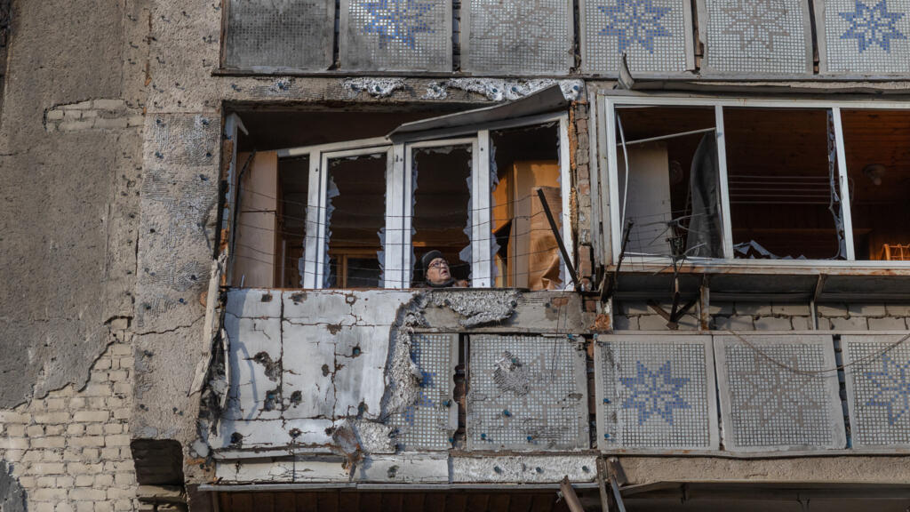 Ukraine: à Odessa, les habitants fêtent le Nouvel an malgré les frappes de drones