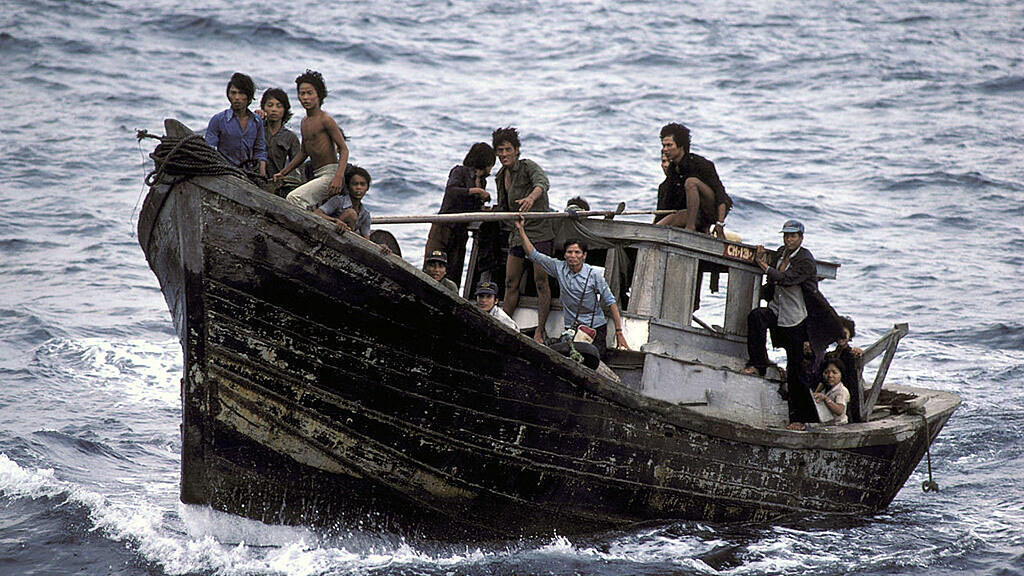 «Boat people» quittant le Vietnam en 1982.