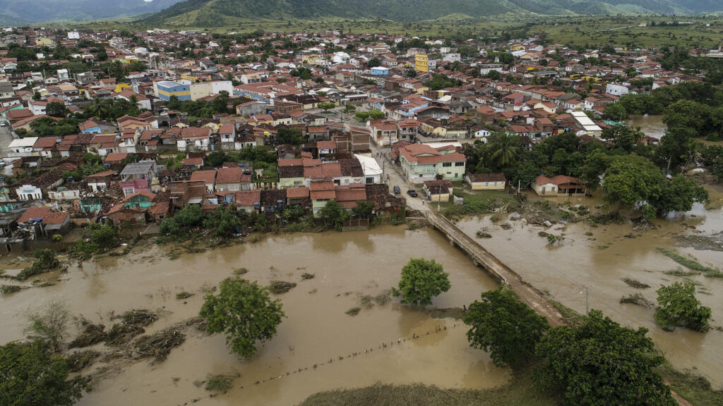 Chuvas deixaram diversas cidades da Bahia completamente debaixo d'água no final do ano passado e começo deste ano. Na foto, Itambé