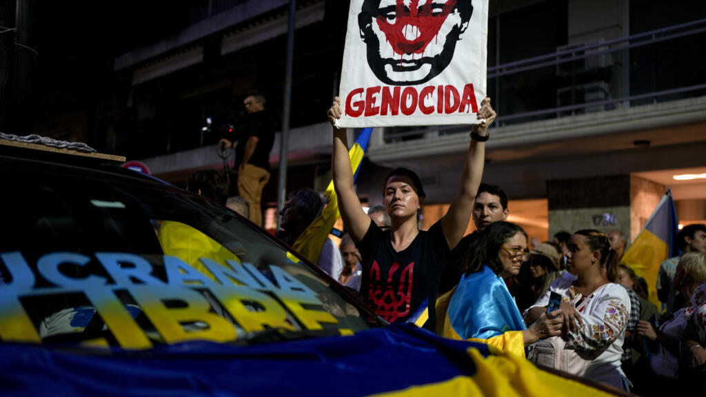 Argentine: Ukrainiens et Russes manifestent ensemble contre la guerre &agrave; Buenos Aires