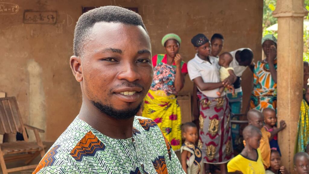 Rogatien au cours d'une visite à Manaboé, au Bénin.