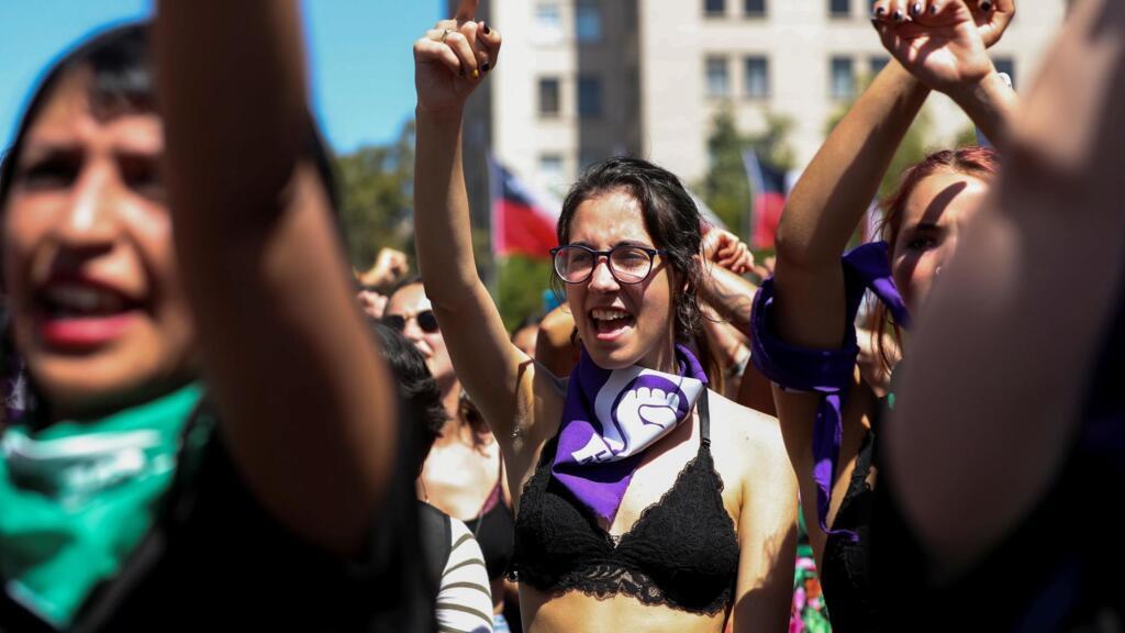 Entre 125 000 et 500 000 manifestantes sont venues faire entendre leurs voix, le dimanche 8 mars 2020, pour la Journée internationale des droits des femmes, à Santiago.