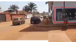 Plusieurs éléments permettent de géolocaliser cette scène.