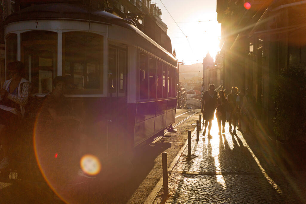 Muitos se mudam para Portugal atraídos pelo estilo de vida e o clima ameno do país europeu.
