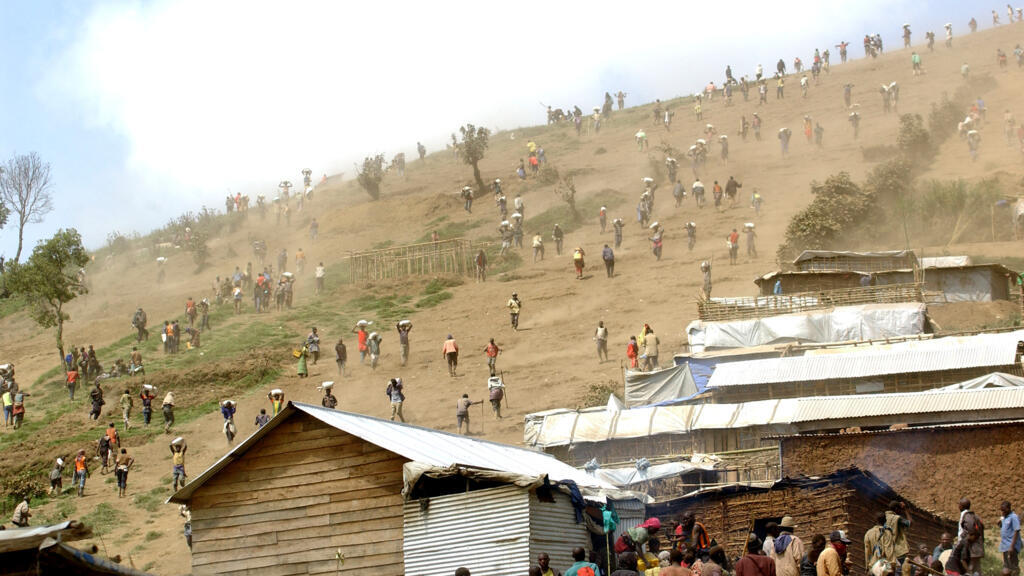 Photo d'archive de la mine de cassitérite (minérai d'étain), de coltan et de manganèse de Mudere, près de Rubaya, à l'est de la RDC, prise le 28 mai 2013.