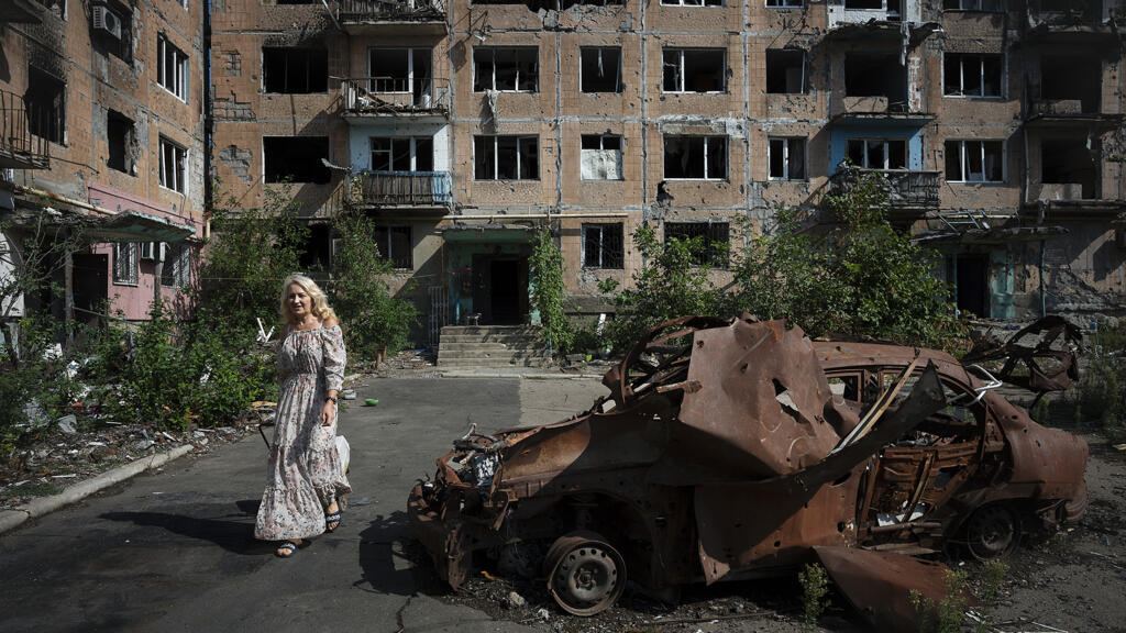 La Visa pour l’image, Gaëlle Girbes, fotoreporteră de război, prezintă expoziţia «Ucraina: Să supravieţuieşti în mijlocul ruinelor»