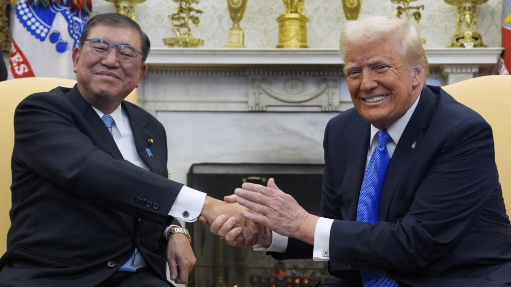 Le président Donald Trump rencontre le Premier ministre japonais Shigeru Ishiba dans le bureau ovale de la Maison Blanche, vendredi 7 février 2025, à Washington. (Image d'illustration)