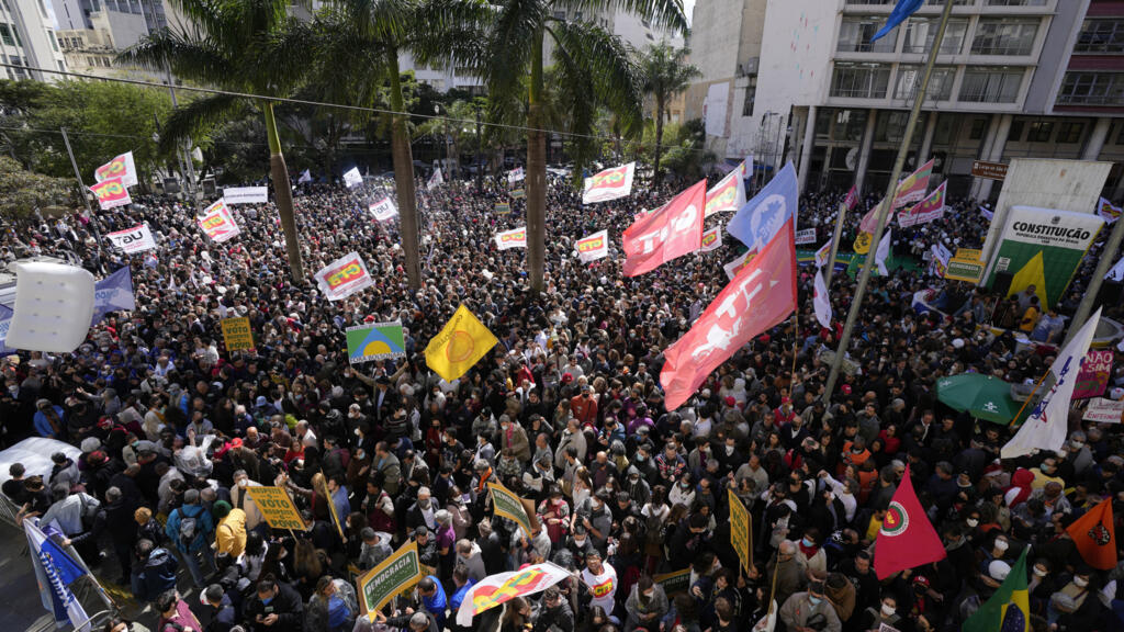 De nombreux Brésiliens se sont rassemblés devant la Faculté de droit de l’université de São Paulo, le 11 août 2022.