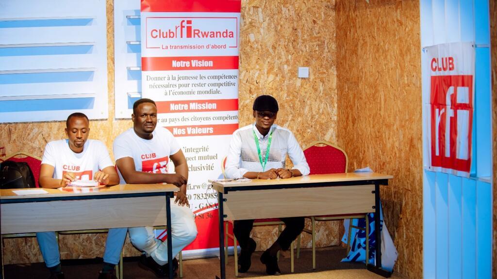 Des membres du Club RFI Kigali.
